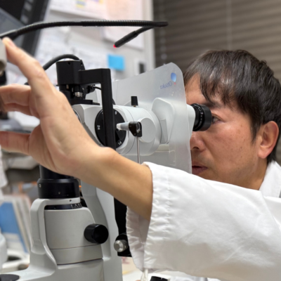 診察中の杉田院長